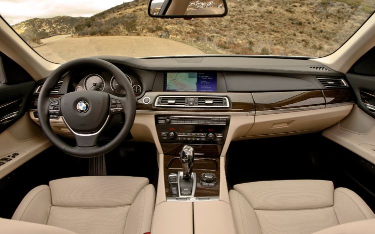 BMW 750i: 11 фото