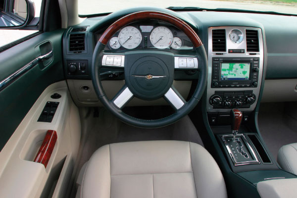 Chrysler 300 C: 9 фото