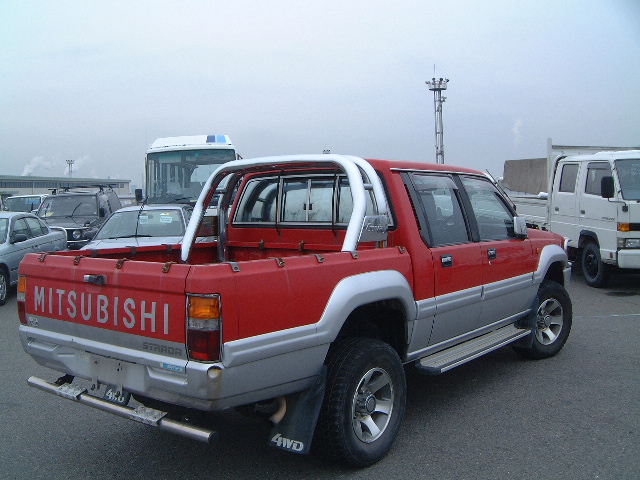 Mitsubishi Strada: 9 фото