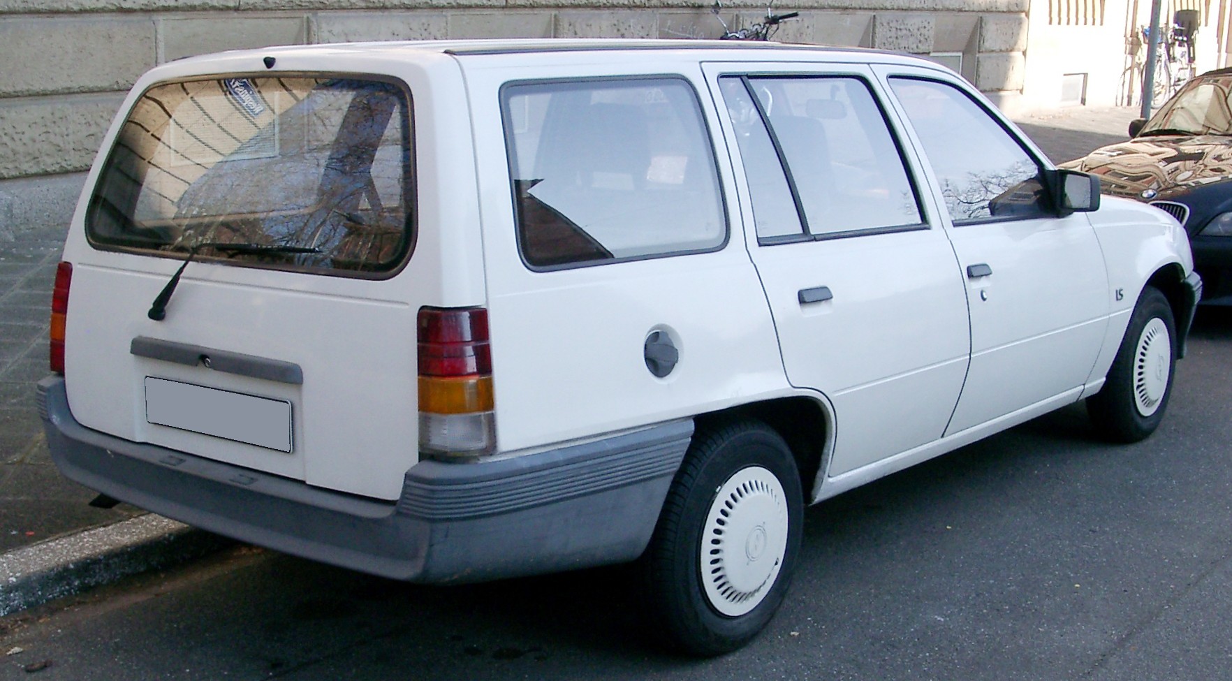 Opel Kadett Caravan - 1764 x 975, 01 из 12