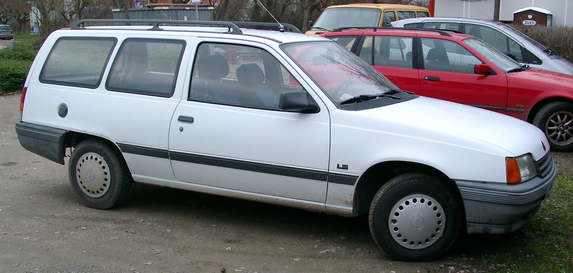 Opel Kadett Caravan: 6 фото