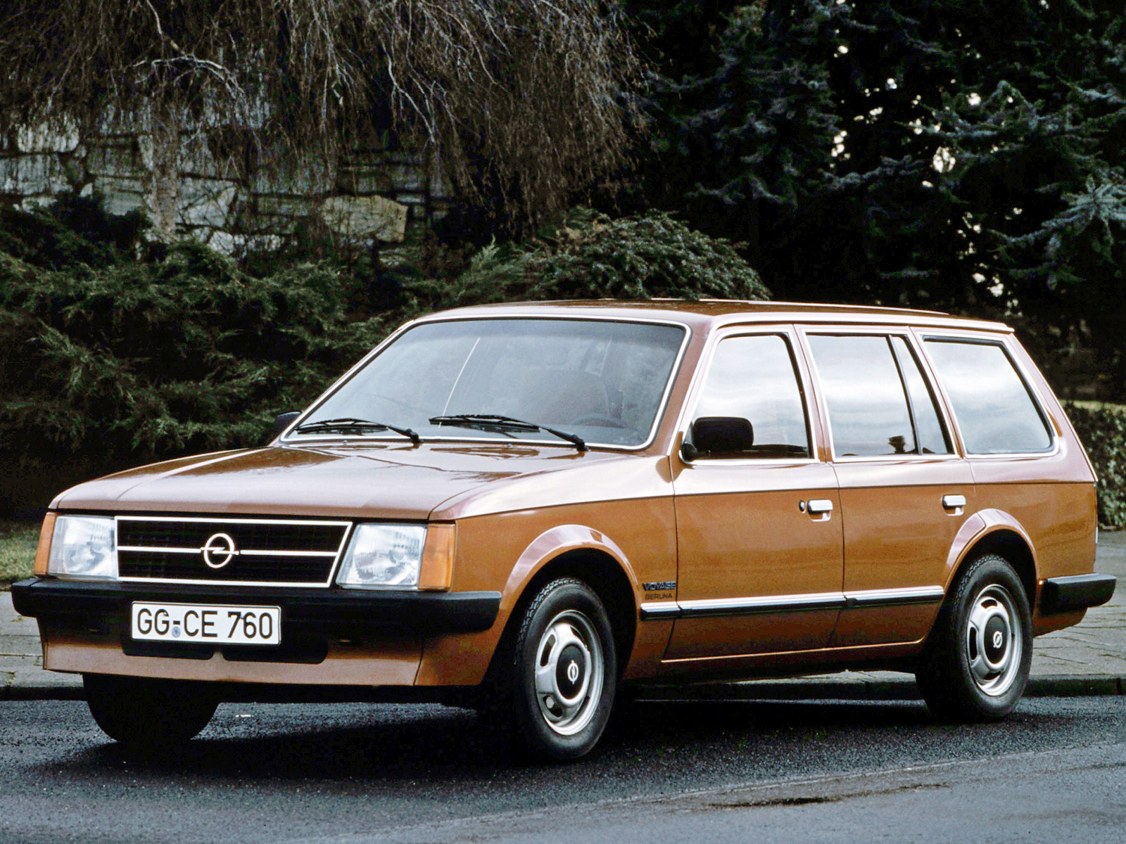 Opel Kadett Caravan: 8 фото