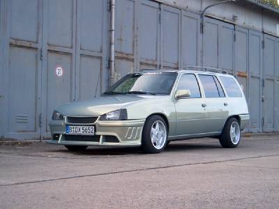 Opel Kadett Caravan: 11 фото