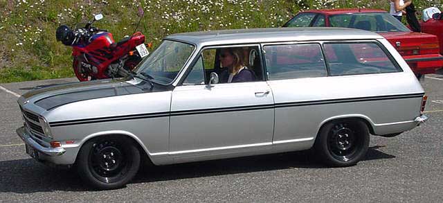 Opel Kadett Caravan: 12 фото