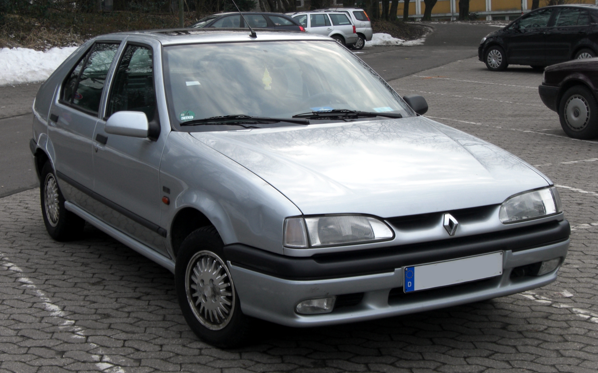 Renault 19: 8 фото