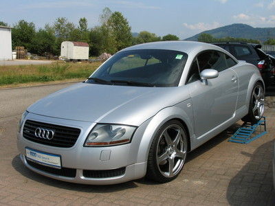 Audi TT 8N: 2 фото