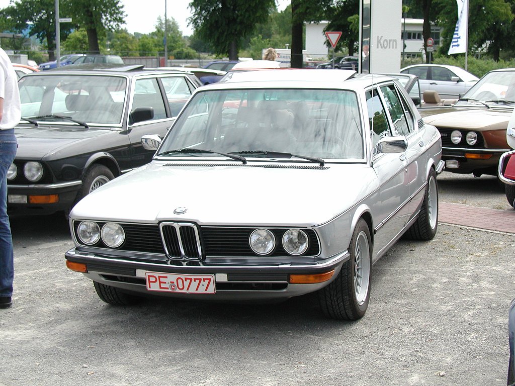 BMW 5-series E12: 9 фото
