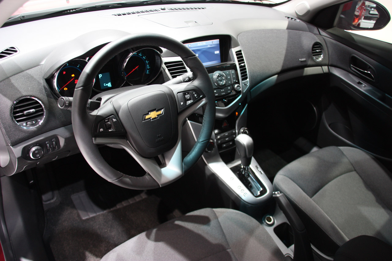 Chevrolet Cruze Hatchback: 11 фото
