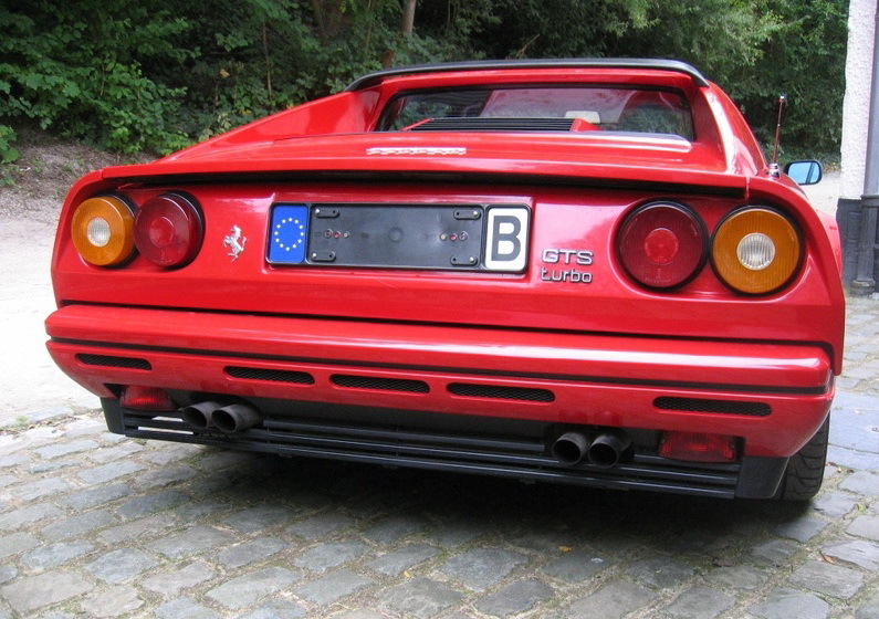 Ferrari 208: 9 фото