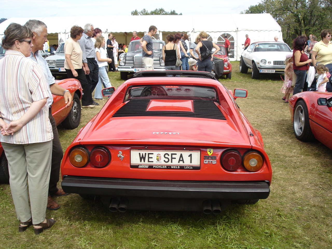 Ferrari 308: 9 фото