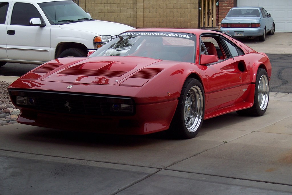 Ferrari 308: 12 фото