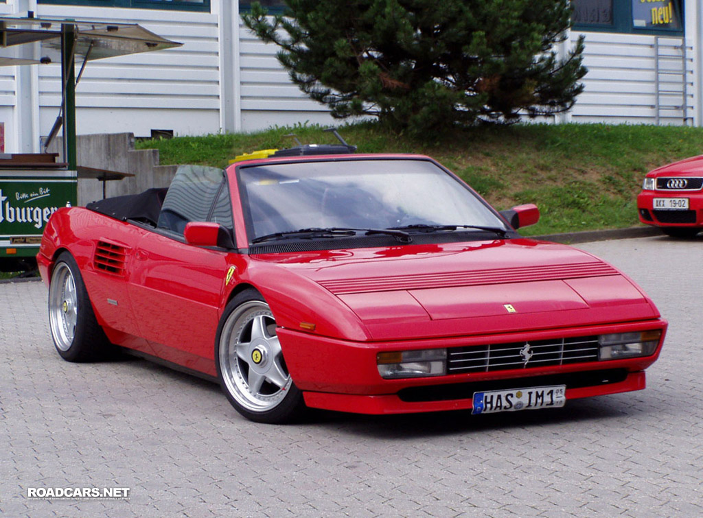 Ferrari Mondial: 4 фото