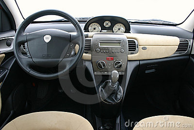 Lancia Y/Ypsilon: 8 фото