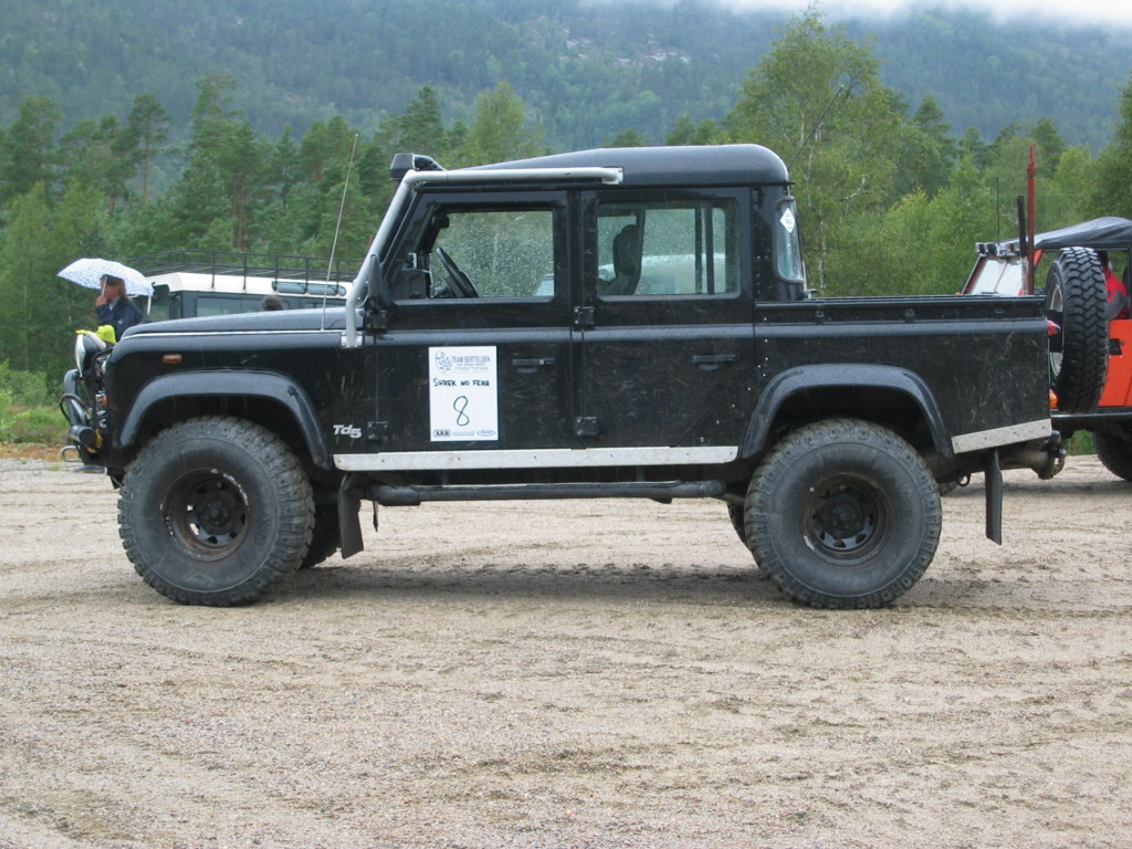 Land Rover Defender: 4 фото