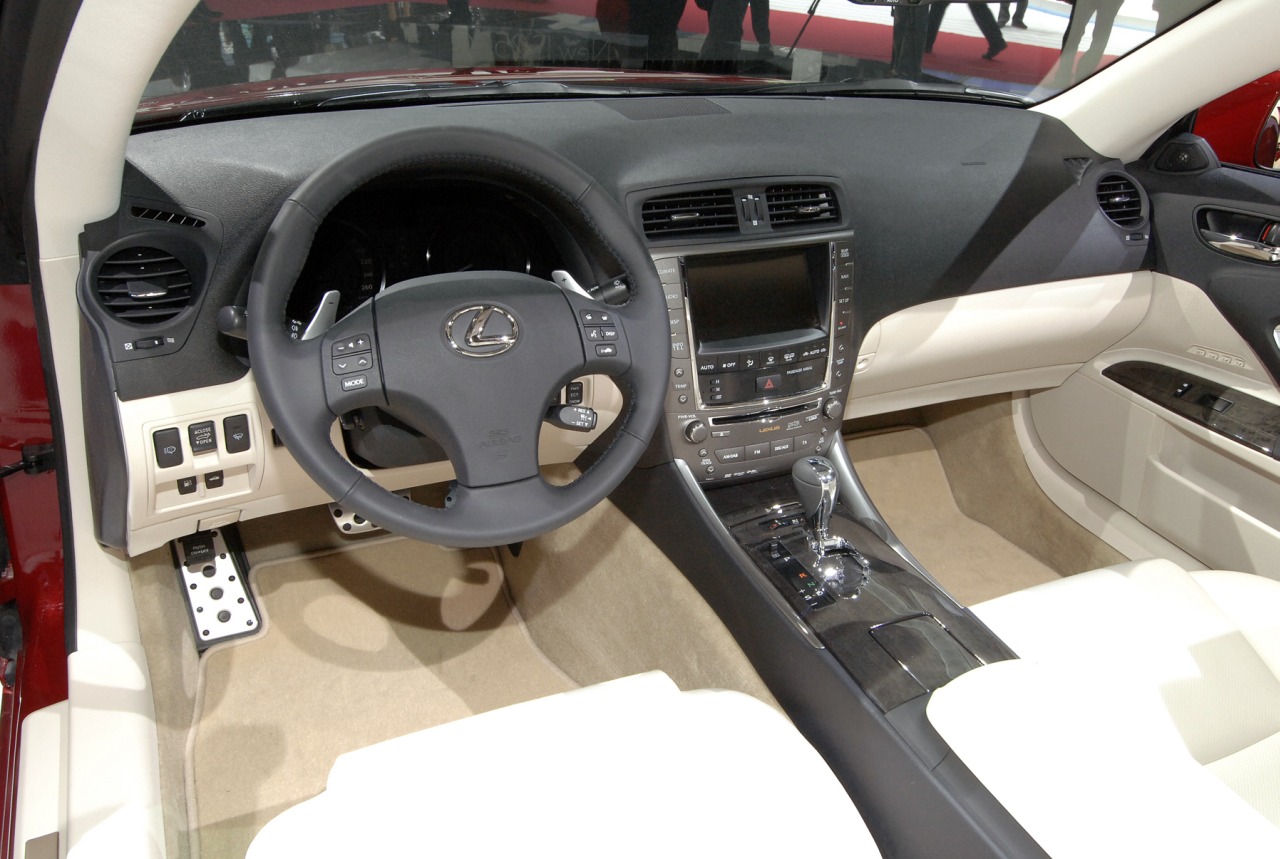 Lexus IS 250C: 4 фото