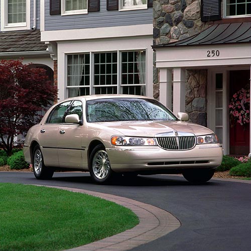 Lincoln Town Car I: 8 фото