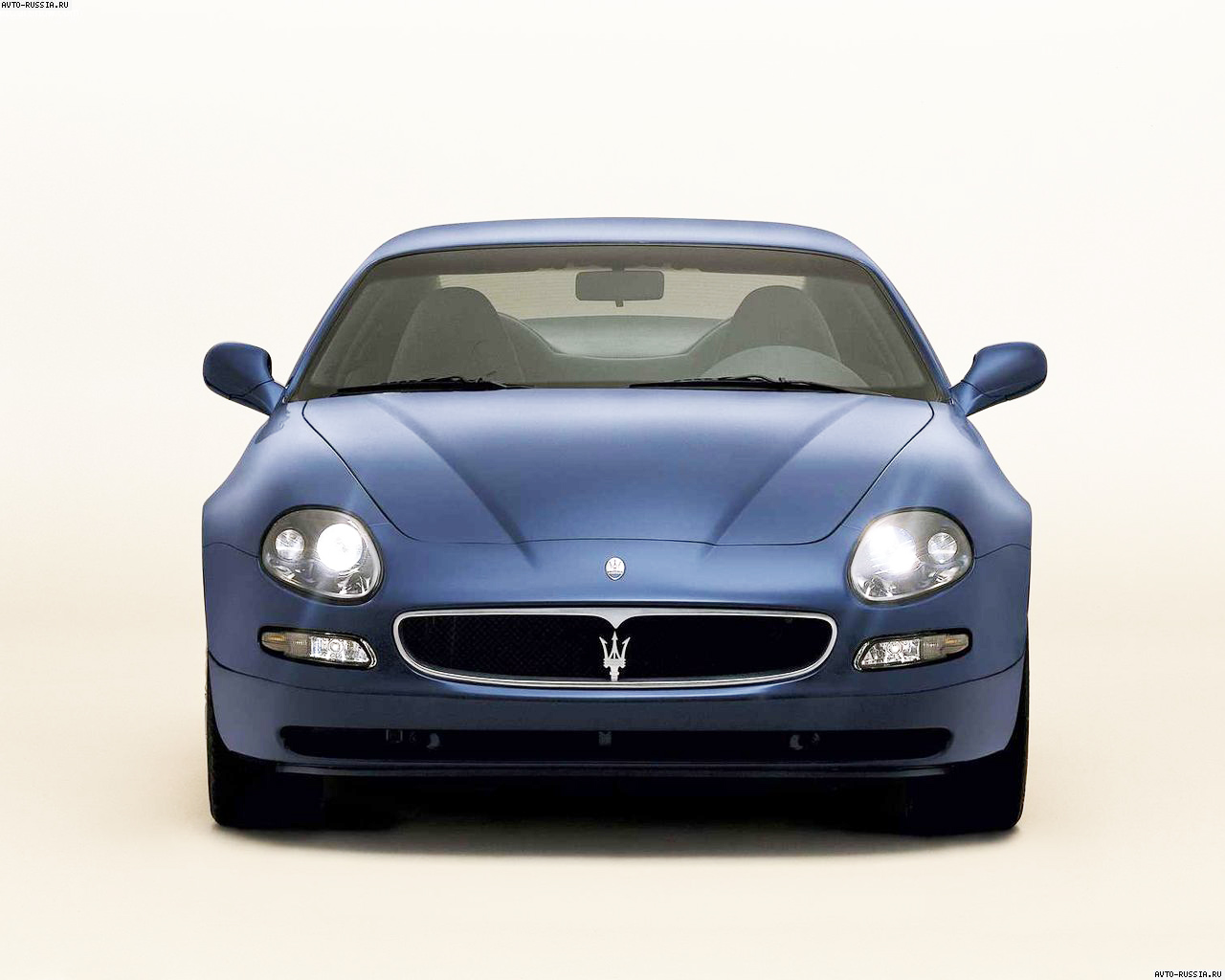 Maserati Coupe: 10 фото