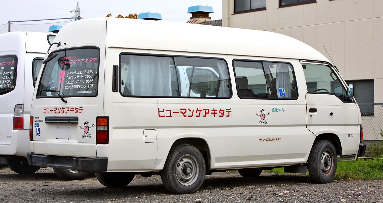 Nissan Caravan: 02 фото