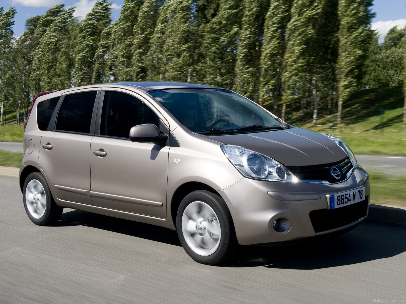 Nissan Note: 06 фото