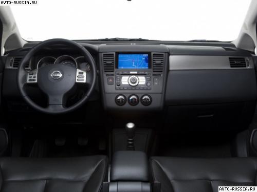 Nissan Tiida Hatchback: 2 фото