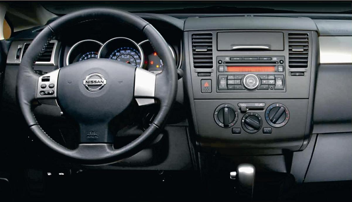 Nissan Tiida Hatchback: 5 фото