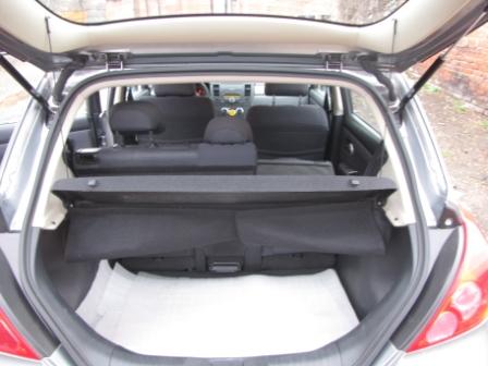 Nissan Tiida Hatchback: 7 фото