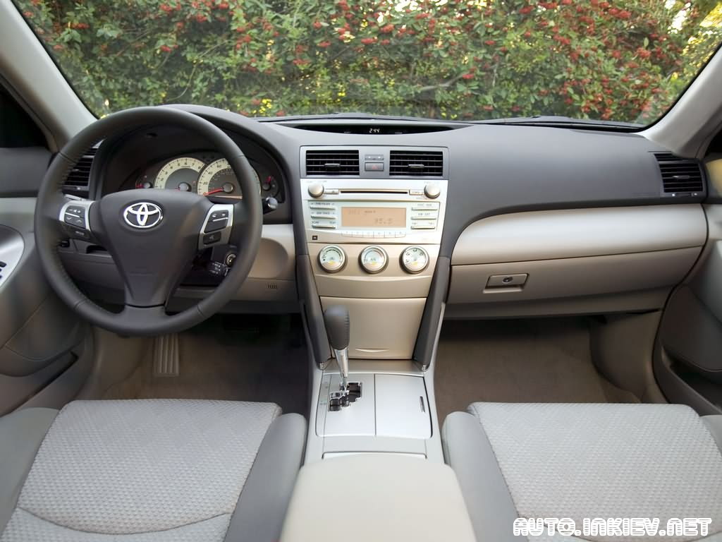 Toyota Camry: 10 фото