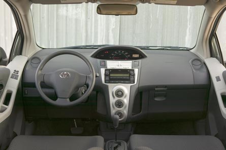 Toyota Yaris: 10 фото