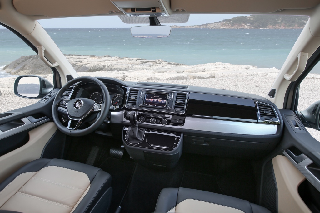 Volkswagen Multivan 2015: 4 фото
