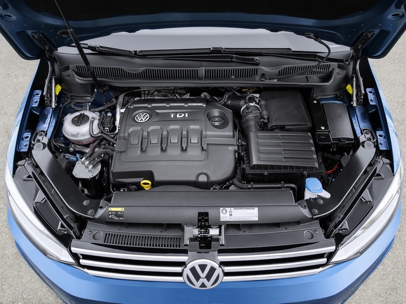 Volkswagen Touran 2016: 8 фото